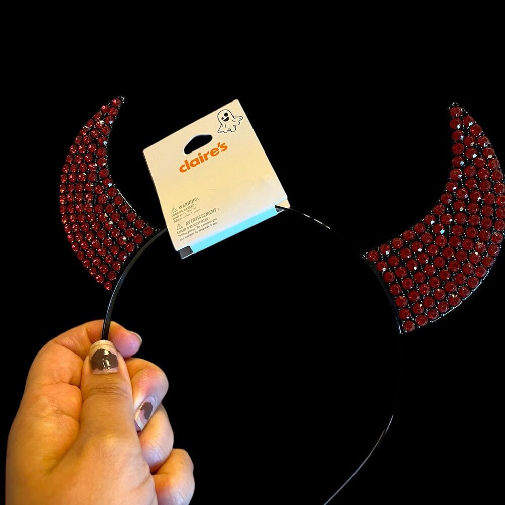 Halloween Devilishly Sexy Accessories (Horns, Nails, Necklace & Gloves) - Picture 2 of 6